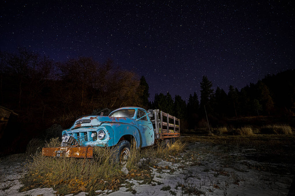 Old Farm Truck in a Field at Night - Foto, immagini