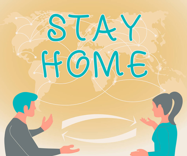 コンセプトは「 Stay Home 」。言葉で書かれた活動のために外出し、家や家の中に滞在しないでください2人のチームメイト新しいアイデアを議論する世界地図ブレインストーミング新しいソリューション. - 写真・画像