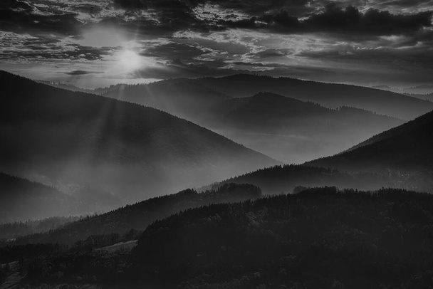 View of the mountain landscape at sunrise - Foto, Imagem