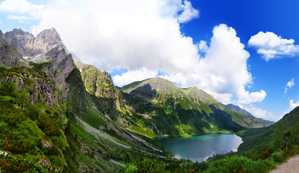 Hermoso paisaje de las montañas de Tatra en la zona del Ojo del Mar
 - Foto, imagen