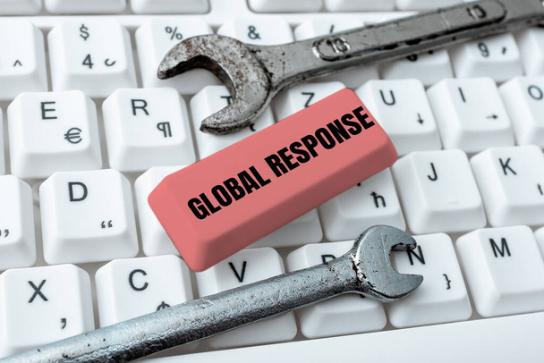 Käsinkirjoitusmerkki Global Response. Liiketoiminta-ajatus osoittaa materiaalin käyttäytymistä pois iskupisteestä Verkkotiedostojen ja tietojen lataaminen, Ohjelmointikoodien lataaminen - Valokuva, kuva