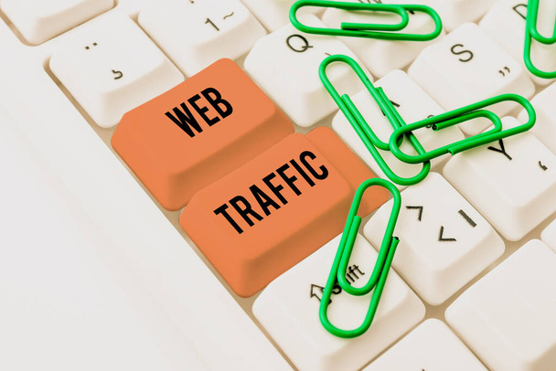 Κείμενο που δείχνει έμπνευση στο Web Traffic. Επιχειρηματική επισκόπηση του ποσού των χρηστών του διαδικτύου και απόπειρα επίσκεψης μετράται από μια ιστοσελίδα Αναβάθμιση και Επισκευή Παλιά Ιστοσελίδα, Ενίσχυση Κωδικών Λογισμικού - Φωτογραφία, εικόνα