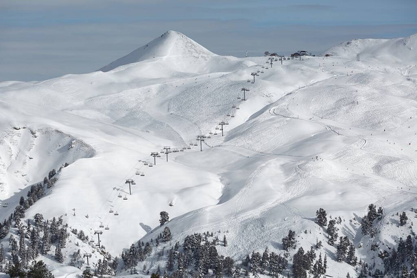 Skiing slopes from the top - Φωτογραφία, εικόνα