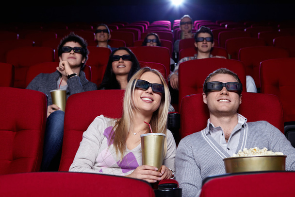 Jovens no cinema 3D
 - Foto, Imagem