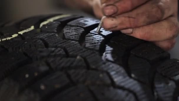 Removing worn-out tire spikes process - Кадры, видео