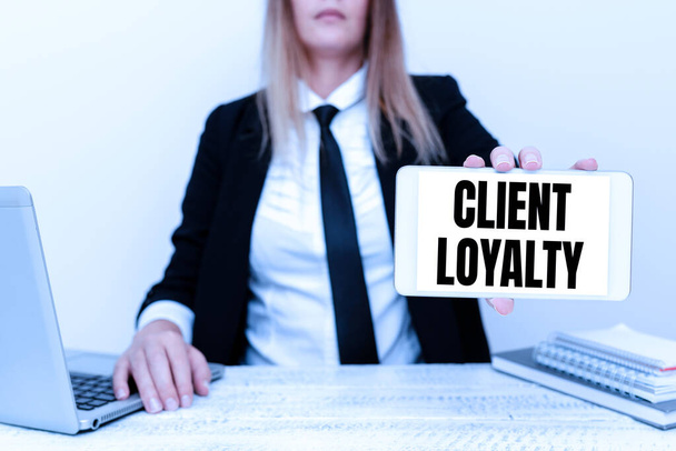 Writing displaying text Client Loyalty. Business idea The result of consistently positive satisfaction to clients Instructor Teaching Different Skills, Teacher Explaining New Methods - Foto, Imagem