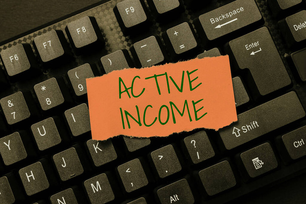 Handschrift teken Active Income. Bedrijfsidee Royalty 's Salarissen Pensioenen Financiële Investeringen Tips in verband met Online Vrienden, Kennismaking op het Internet - Foto, afbeelding