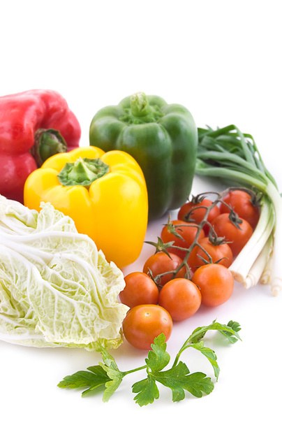 Col con verduras, tomates cherry y pimienta
 - Foto, imagen