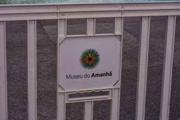 Rio de Janeiro, Brazylia - CIRCA 2021: Zewnątrz Muzeum Jutra (Museu do Amanha), w Praca Maua, w porcie w Rio. To jedno z najnowszych i futurystycznych muzeów w Cudownym Mieście.. - Zdjęcie, obraz