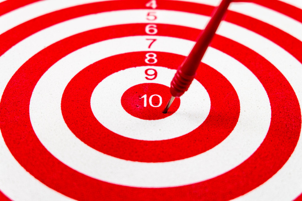 Number10 Bersaglio dardo rosso con frecce rosse Close up
 - Foto, immagini