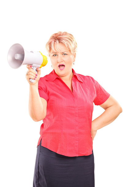 volwassen dame spreken over megafoon - Foto, afbeelding