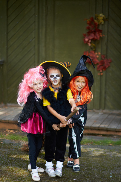 Chicas de Halloween
 - Foto, Imagen