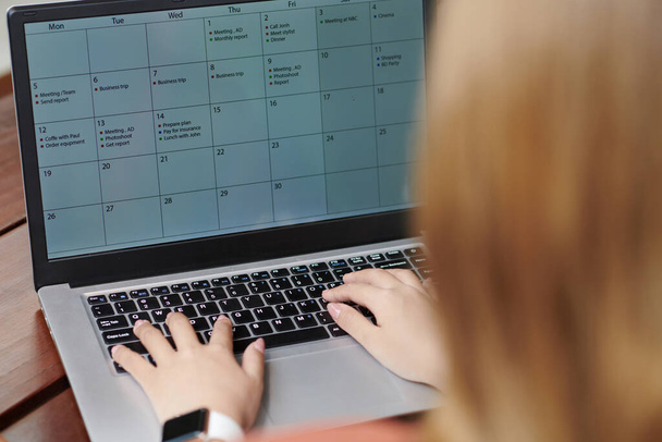 Entrepreneur Filling Calendar on Laptop - Zdjęcie, obraz