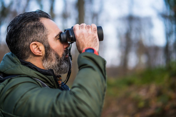 Image of man hiking and using binoculars. - Foto, imagen