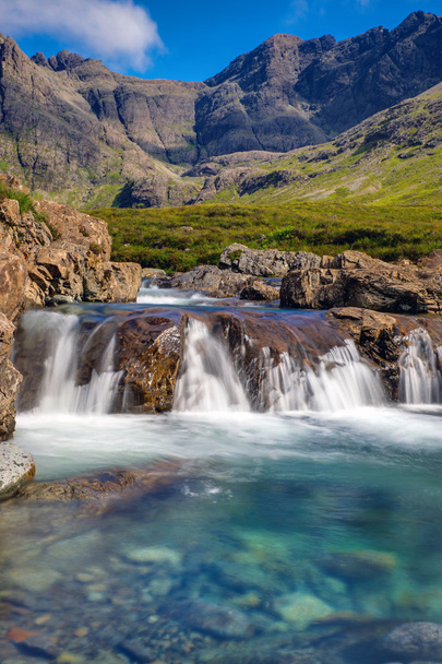 Hermosas piscinas de hadas, Isla de Skye
 - Foto, imagen