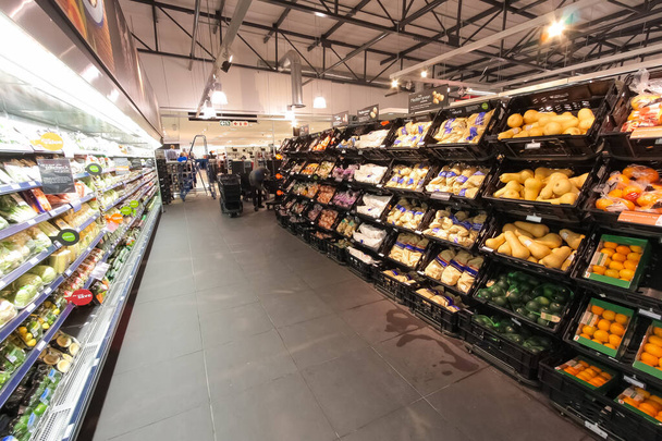 Johannesburg, South Africa - April 30, 2009: Interior of Woolworths grocery store - Foto, Imagen