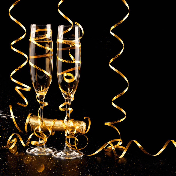 Copas de champán con salpicadura, concepto temático celebración - Foto, Imagen