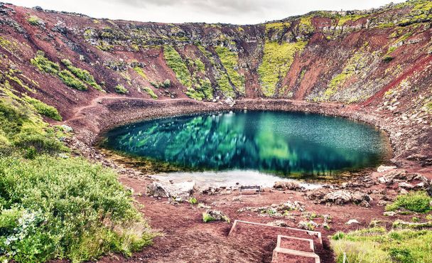 Kerid kráter tó nyáron, Izland. - Fotó, kép