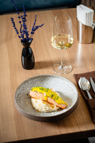 grilled salmon with rice and white wine - 写真・画像