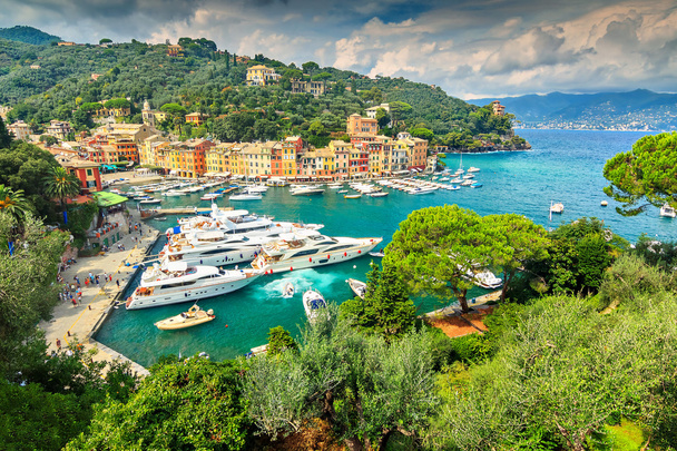 El famoso pueblo de Portofino y yates de lujo, Liguria, Italia
 - Foto, Imagen