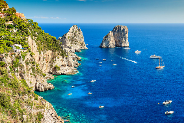 Ilha de Capri e falésias de Faraglioni, Itália, Europa
 - Foto, Imagem