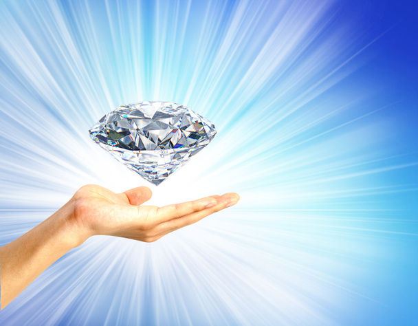Image lumineuse de la main avec gros diamant. Concept le plus précieux b
 - Photo, image