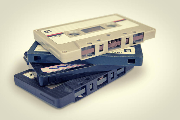 Casete de cinta retro aislado - efecto de color vintage - Foto, Imagen