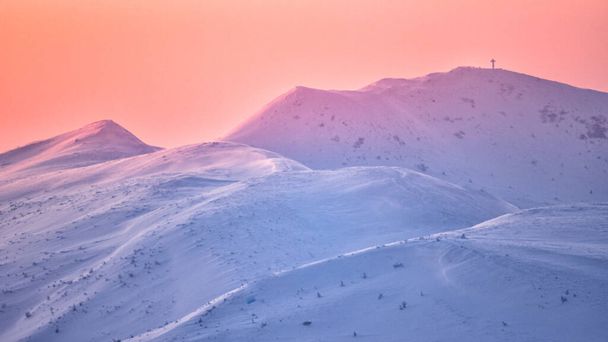Winter in the mountains. Mount Tarnica. Bieszczady National Park, the Carpathians, Poland. - Φωτογραφία, εικόνα