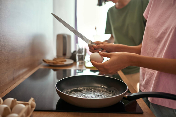 Partial of girls cooking breakfast at home kitchen - Foto, Imagem