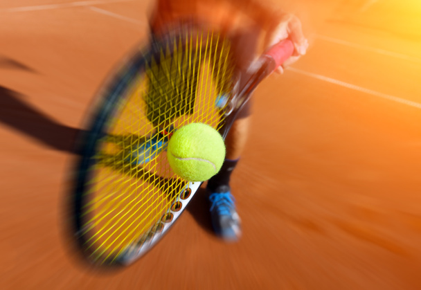 férfi teniszező akcióban - Fotó, kép