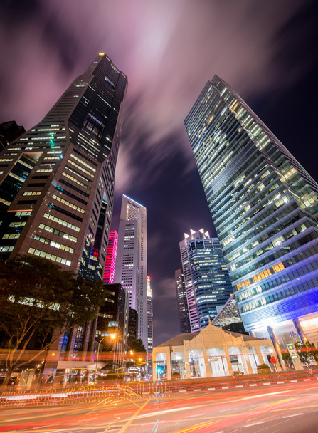 シンガポールのスカイラッパーは夜の時間帯 - 写真・画像