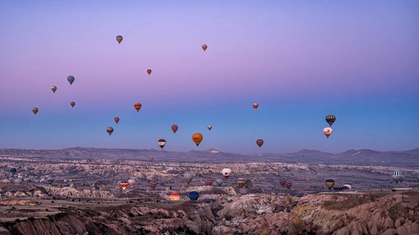 GOREME, CAPPADOCIA, TURKEY - November 12, 2021: The great tourist attraction of Cappadocia - balloon flight. - Фото, изображение