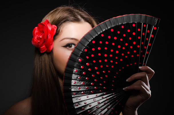 Mulher bonita com flor e ventilador - Foto, Imagem