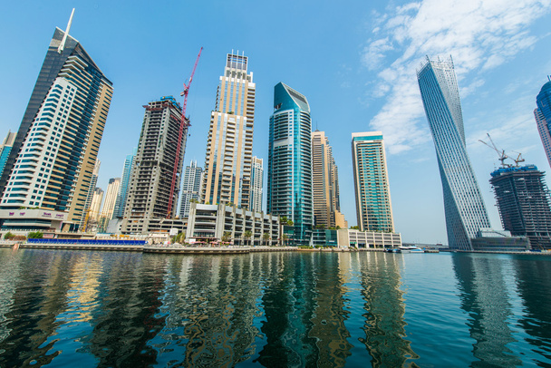 Hohe Wolkenkratzer der Dubai Marina in den Vereinigten Arabischen Emiraten - Foto, Bild