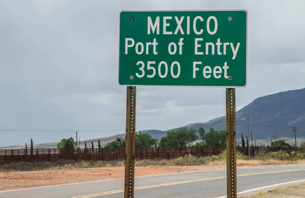 Sign near Naco Arizona indicating the Mexico border - Fotoğraf, Görsel