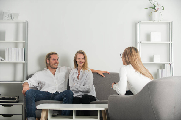 Psychology, family mental therapy, psychologist with couple at psychotherapy session on psychological consultation. Family at psychology session. - Foto, afbeelding