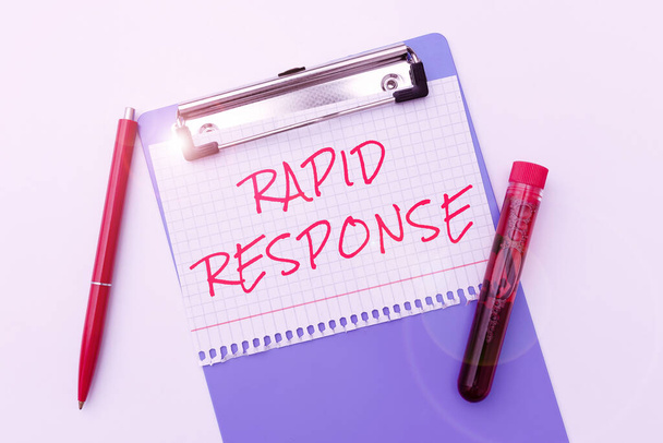 Sign displaying Rapid Response. Business showcase Medical emergency team Quick assistance during disaster Preparing And Writing Prescription Medicine, Preventing Virus Spread - Foto, Bild
