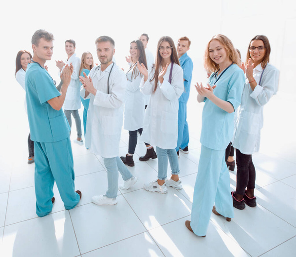 team of diverse doctors applauding their joint success - Foto, imagen