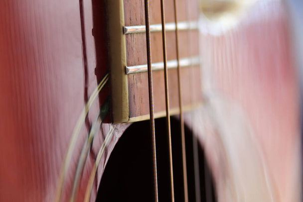 Ακουστικά όργανα εγχόρδων κλειστής κιθάρας - Φωτογραφία, εικόνα