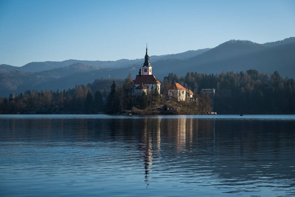 Λίμνη Μπλεντ στο Εθνικό Πάρκο Τρίγκλαβ. Julian Alps σε Σλοβενία, Ευρώπη - Φωτογραφία, εικόνα