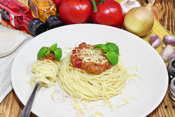 Spaghetti bolognese with fresh tomatoes - Photo, Image