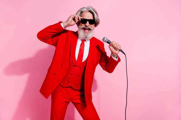 Portrait of attractive trendy talented cheery grey-haired man mc showman singing hit isolated over pink pastel color background - Фото, зображення