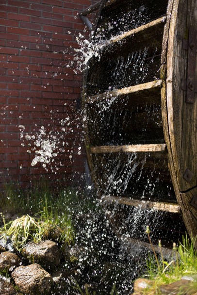 Watermill wheel under a rushing stream of water - Zdjęcie, obraz