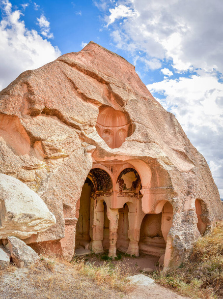 Sarica kolostor komplexum völgyében templomok Cappadocia - Fotó, kép