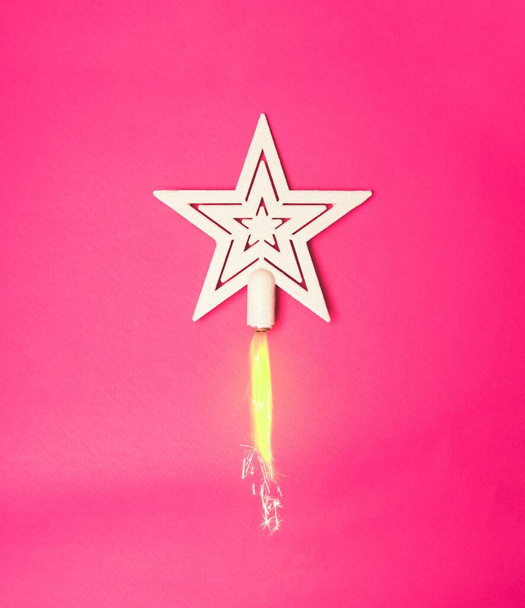 New Year's white fireworks star with a pink background. - Фото, изображение
