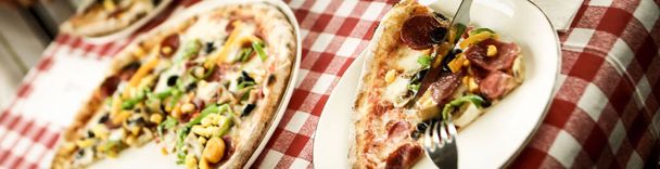 Deliciosa mezcla pizza comida italiana - Foto, imagen