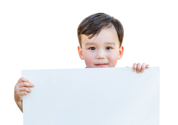 Chino y caucásico niño celebración en blanco cartel tablero aislado sobre fondo blanco. - Foto, Imagen
