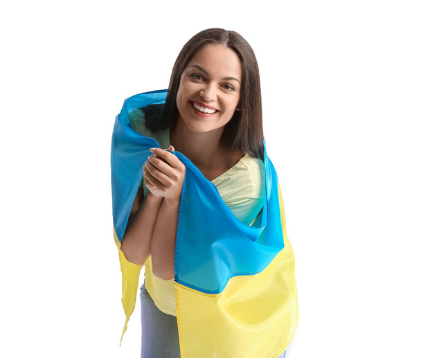 Mooie jonge vrouw met vlag van Oekraïne op witte achtergrond - Foto, afbeelding