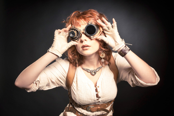 Steampunk donna con occhiali
 - Foto, immagini
