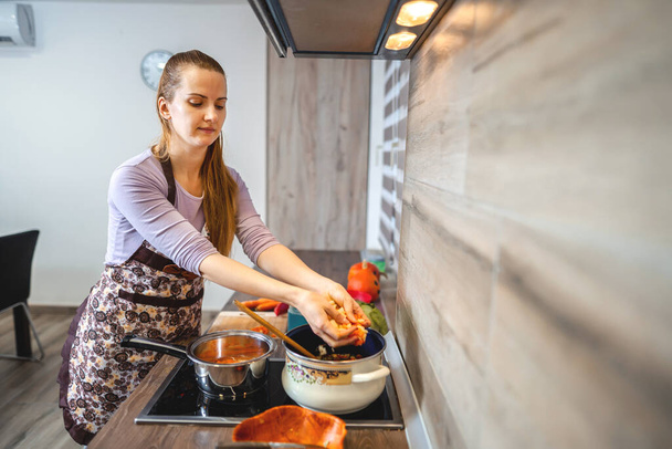 young beautiful woman cooking at the kitchen - Fotoğraf, Görsel